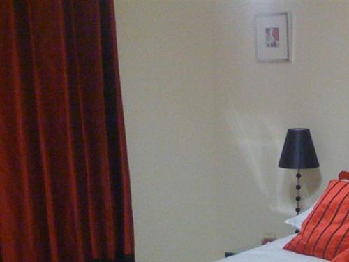 แอเปิ้ลเฮาส์เกสท์เฮาส์ฮีทโธรว์แอร์พอร์ต Hotel ฮิลลิงดัน ภายนอก รูปภาพ